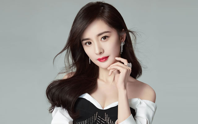 杨千嬅的脸被激光笔扫过,音乐会的组织者对此表示道歉并谴责这一危险行为
