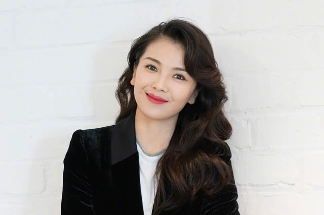 刚向阿曼达求婚,她就嫁给了认识才33天的李湘