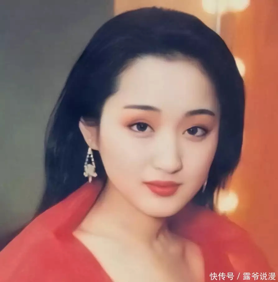 “月亮姐姐”王皓:39岁生了孩子,被富商老公宠着。成年人生了一个胜利者