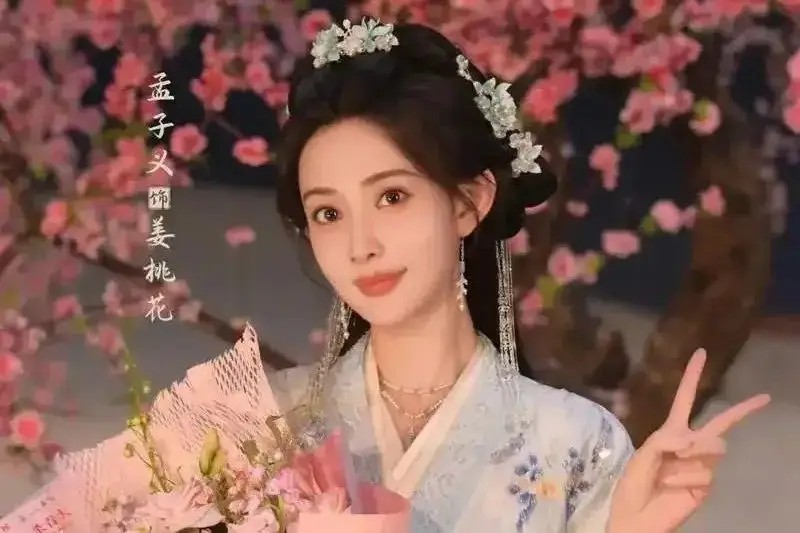 香港女星儿子血染床单，狂按虎口百余下止血，转型从政月入7万