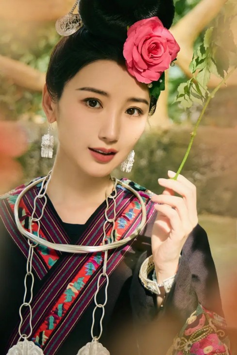 《一路繁花》名场面：宁静力赞刘晓庆美腿，鼓励多展示活力风采