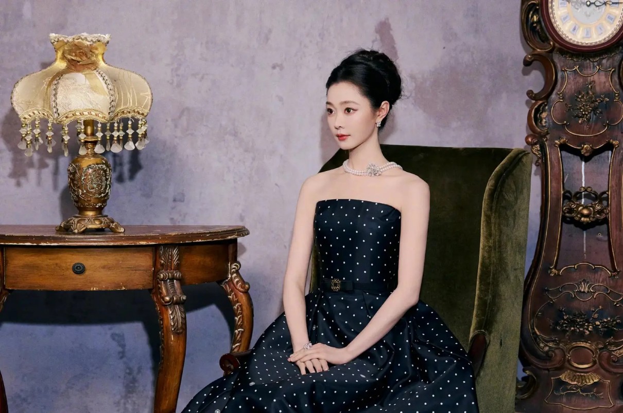 春节档预售票房30小时才过亿！沈腾吴京成龙易烊千玺难救