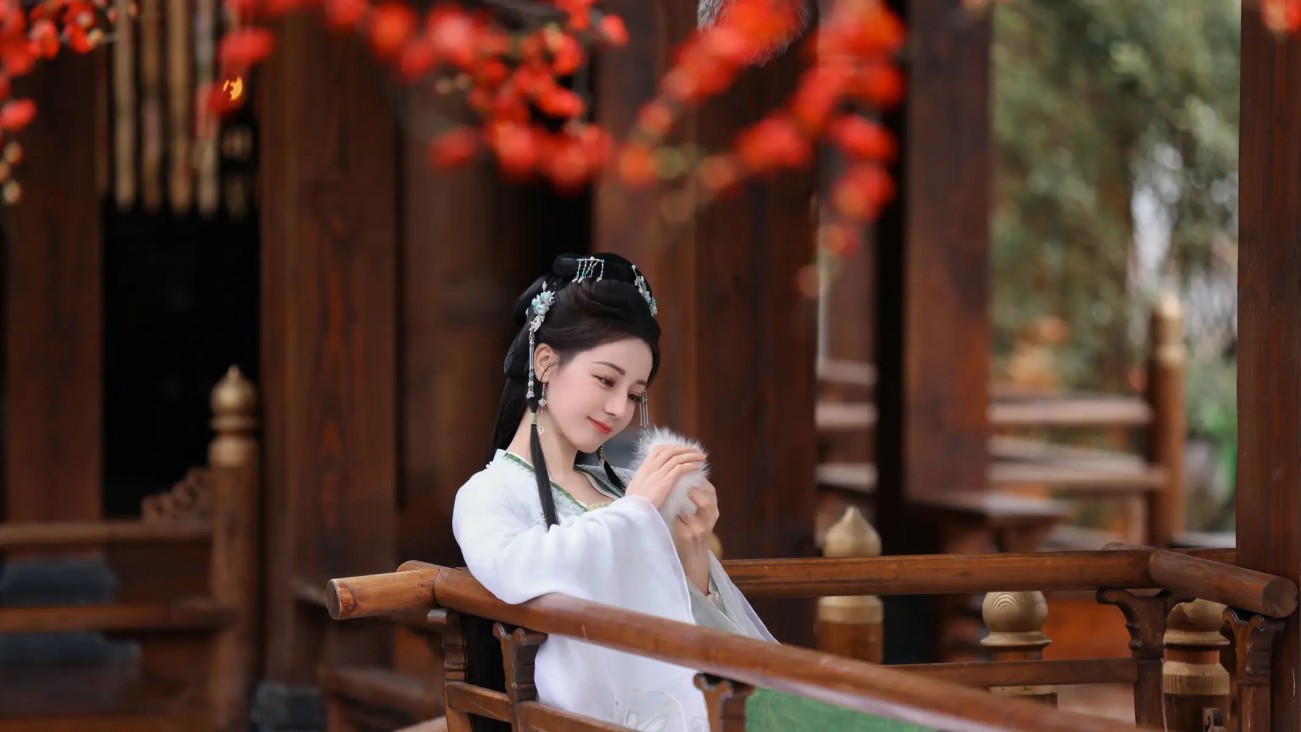 内娱的“白月光”！袁泉近照曝光：出道27年零绯闻，她活得又美又飒！